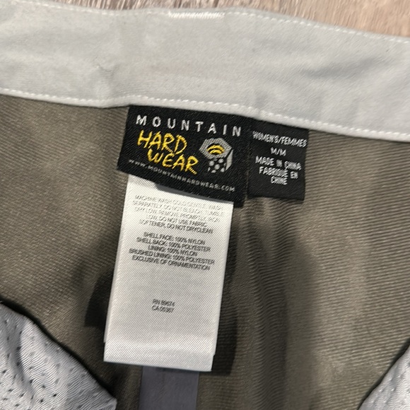 Mountain Hardwear white snowpants with side leg zips - Picture 3 of 5